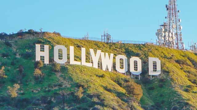 How Perfect Is the Hollywood Smile, Really? (Yakında Türkçe)